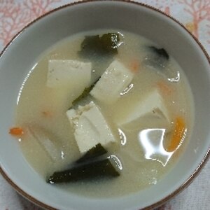豆腐と野菜のお味噌汁